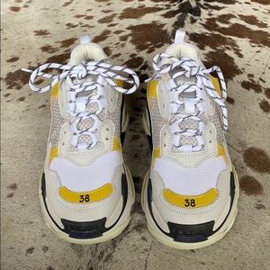 Balenciago triple s dad sneaker